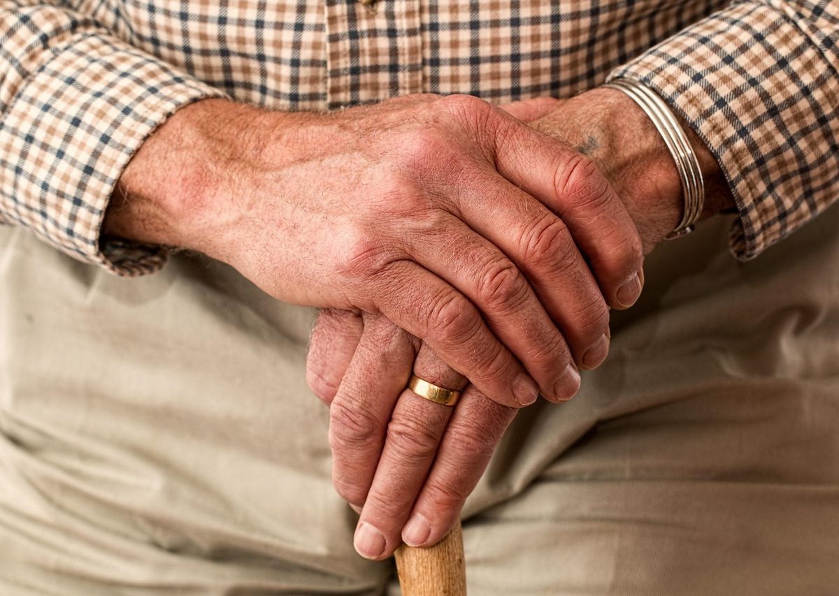 Comparatif des capteurs de chute pour seniors
