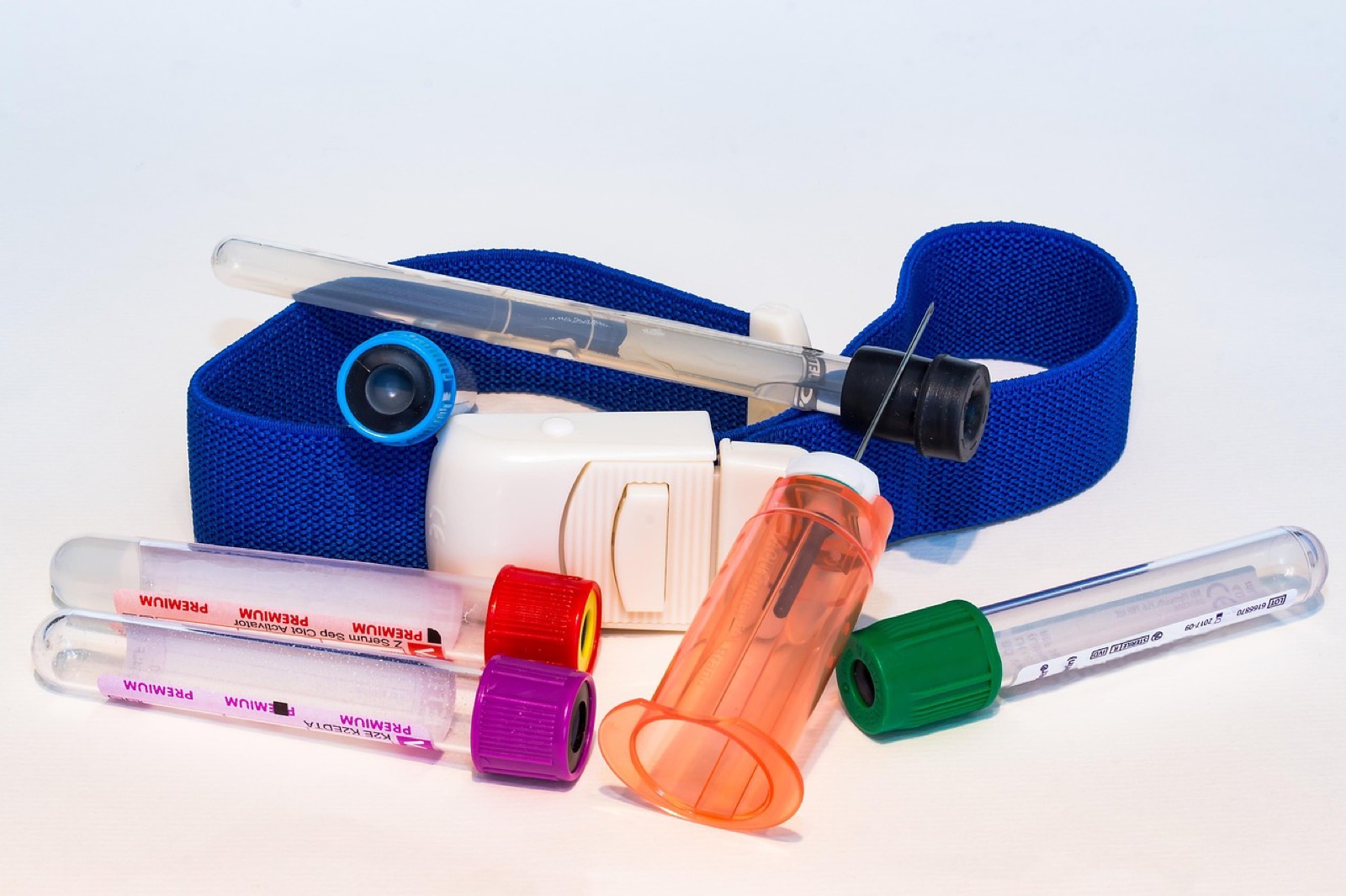 Prélèvement sanguin pour un dosage de ferritine sur un comptoir de pharmacie
